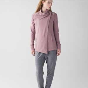 Lululemon Coast Wrap
Heathered Mod Chalky Rose